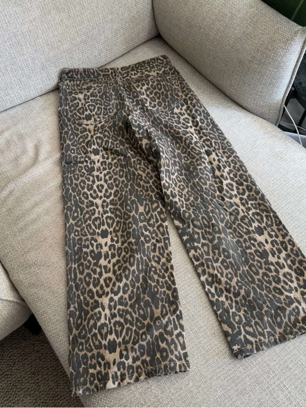 NWT Cheetah Print Wide Leg Jeans - Picture 2 of 9